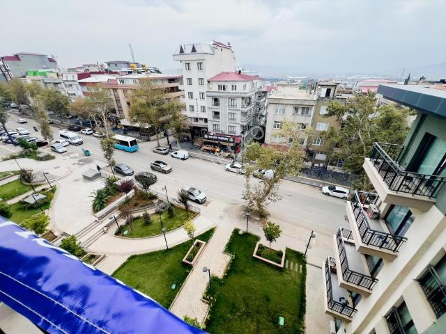 Germenıcıa'dan Çarşı Merkezde Kiralık 1+1