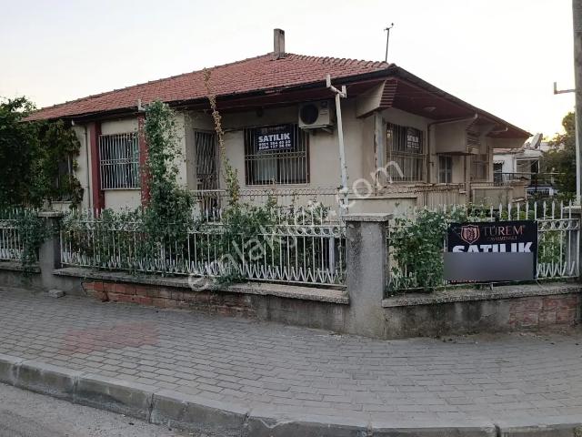 Germencin Nadide Semti Park Mahallesinde Müstakil Villa
