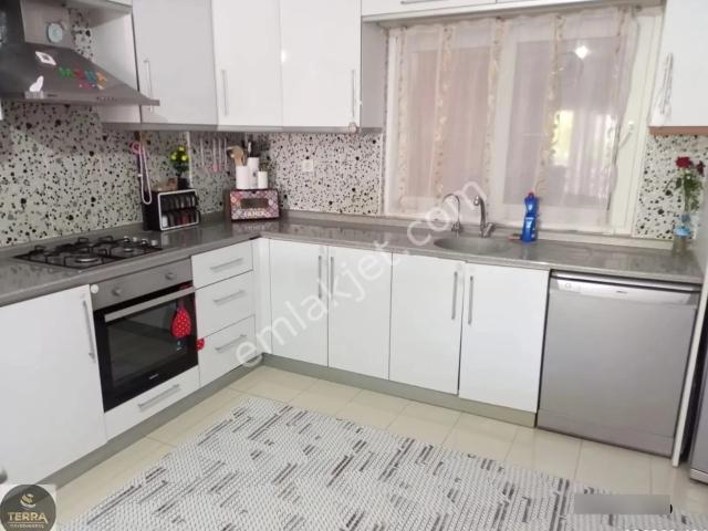 Germencik Merkezde 200 M2 Geniş 4+1 Ara Kat Satılık Butik Daire