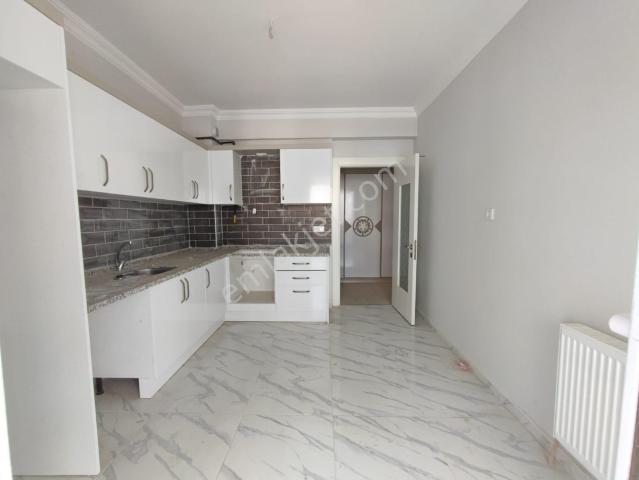 Germenicia'dan Fen Lisesi Civarı Vadi Mh.de Geniş Kiralık 3+1