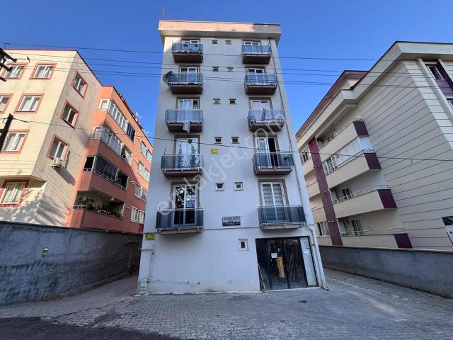 Germenicia'dan Yirmiikigün Mh.de Tapu Civarı Ferah Kiralık 2+0