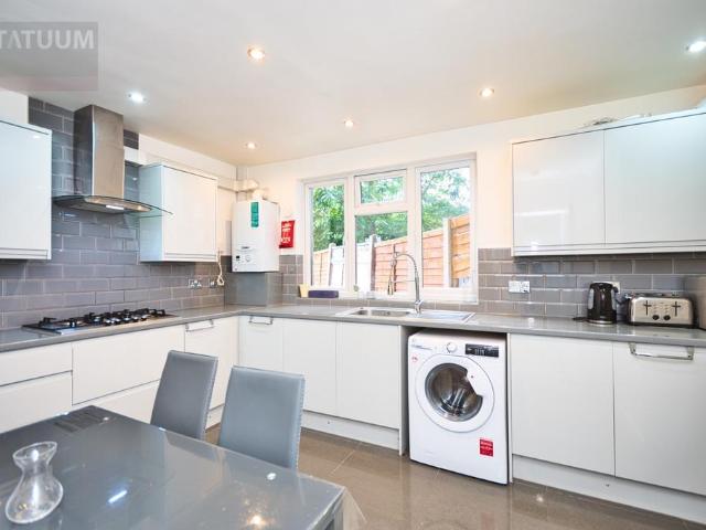 Gernon Road, Victoria Park, Bethnal. 4 bed terraced house to rent £3,850 pcm £888 pw