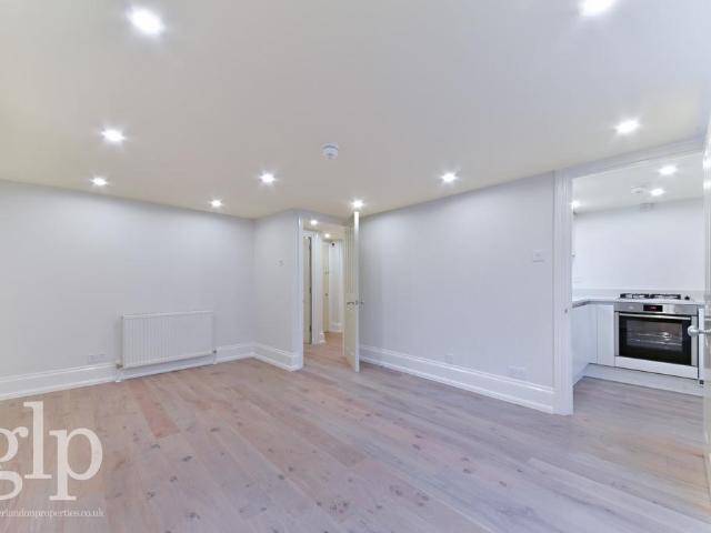Gerrard Street, Soho W1D 1 bed apartment to rent £2,557 pcm £590 pw