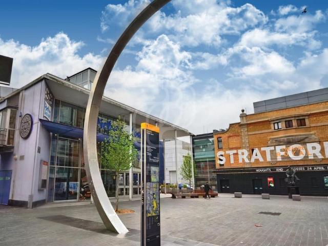Gerry Raffles Square, London 2 bed flat to rent £2,999 pcm £692 pw