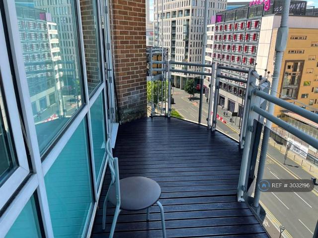 Gerry Raffles Square, London, E15 2 bed flat to rent £2,600 pcm £600 pw