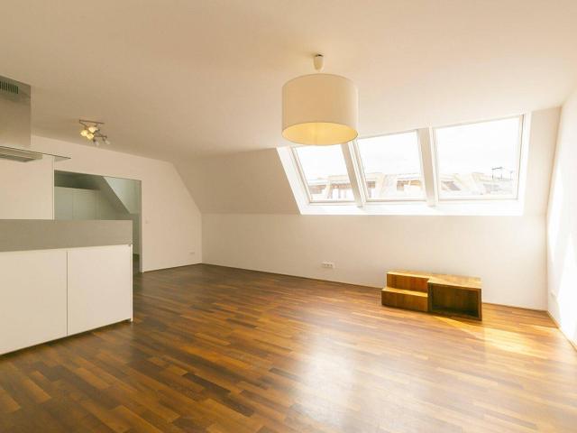 Gersthofer Straße 3 Zimmer DG mit hofseitigem Balkon