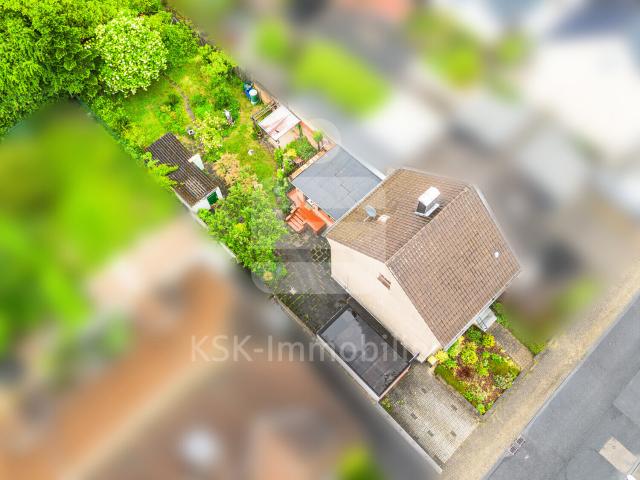 Gestalten Sie Ihr neues Zuhause: Doppelhaushälfte mit großem Grundstück in Worringen!