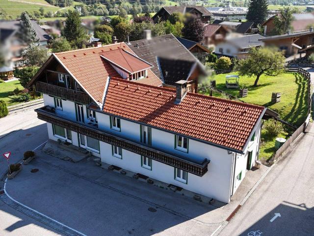 Gestalten Sie Ihren Lebensraum: Renditestarkes Mehrfamilienhaus im idyllischen Mölltal. Schlüsselfertig & Modernisiert
