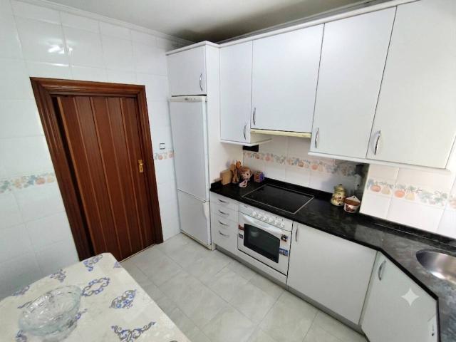 Gestión Inmobiliaria BARAKALDO VENDE PISO EN EXCLUSIVA en la calle principal de GERNIKAKO ARBOLA, con ascensor