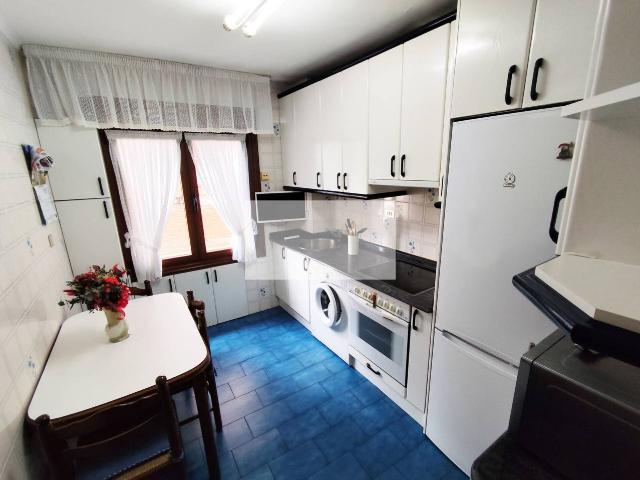 Gestión Inmobiliaria BARAKALDO VENDE PISO en la calle principal de GERNIKAKO ARBOLA