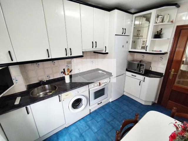 Gestión Inmobiliaria BARAKALDO VENDE PISO en la calle principal de GERNIKAKO ARBOLA