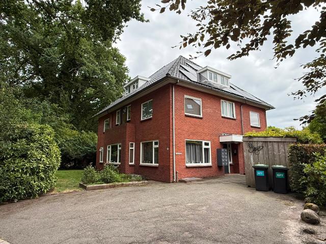 Gestoffeerde studio in vrijstaande villa