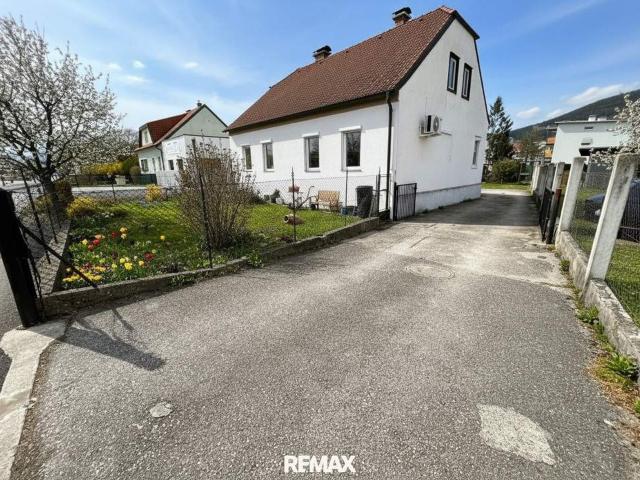 Gesucht! Gefunden! Charmantes Wohnhaus auf großem Grundstück!