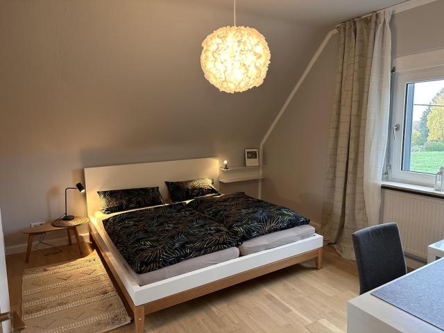 Geschmackvoll möblierte 2 Zi. Wohnung mit EBK in Solingen Wald, frei ab 1.11.26