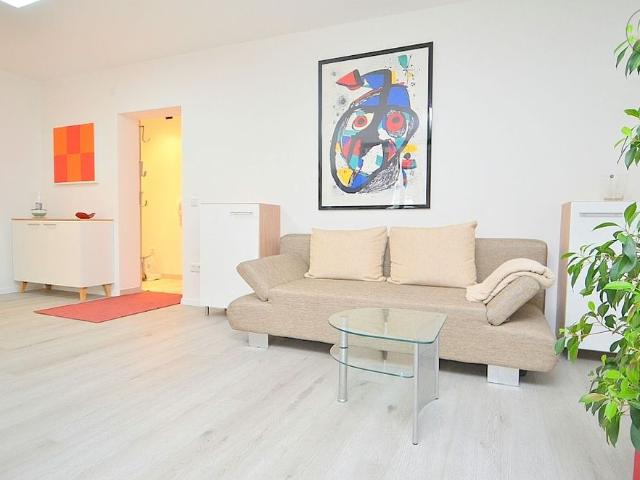 Geschmackvoll möblierte 2 Zimmer Wohnung mit Stellplatz in Nürnberg/Gostenhof