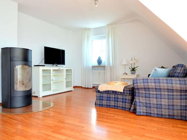 Geschmackvoll möblierte, hochwertig ausgestattete 3 Zimmer Wohnung mit Internet, Garage in Thon