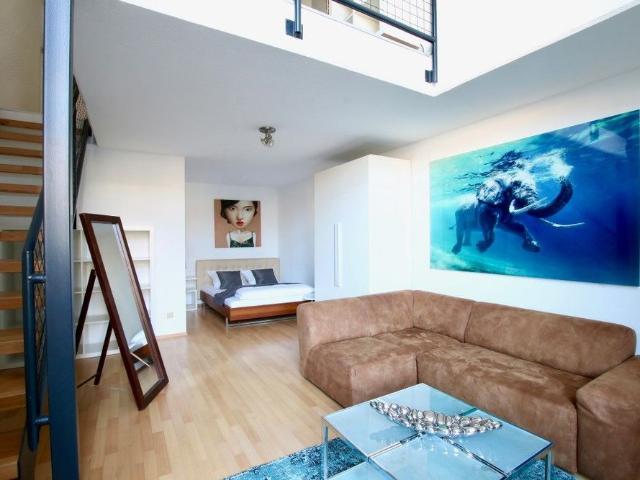 Geschmackvoll möblierte Maisonette mit Terrasse im Friesenviertel