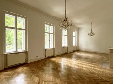 Geschmackvoll sanierte Altwiener Villa mit Biedermeiergarten Nähe Rudolfinerhaus!