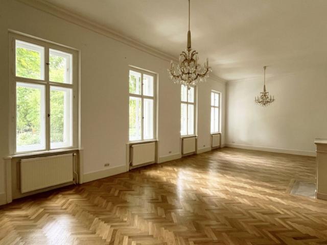 Geschmackvoll sanierte Altwiener Villa mit Biedermeiergarten Nähe Rudolfinerhaus!