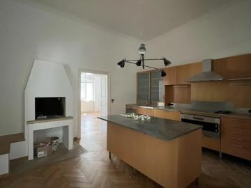 Geschmackvoll sanierte Altwiener Villa mit Biedermeiergarten Nähe Rudolfinerhaus !
