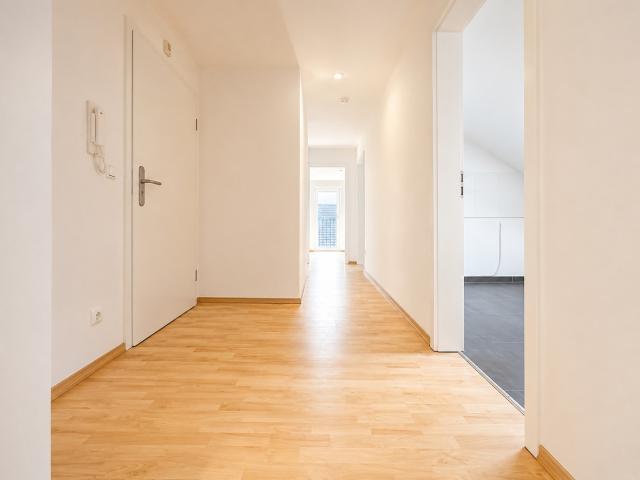 Geschmackvolle 3 Raum Wohnung mit großem Balkon