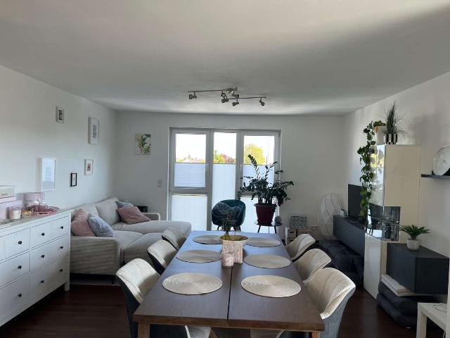 Geschmackvolle 3 Zimmer Wohnung mit gehobener Innenausstattung mit EBK in Liederbach