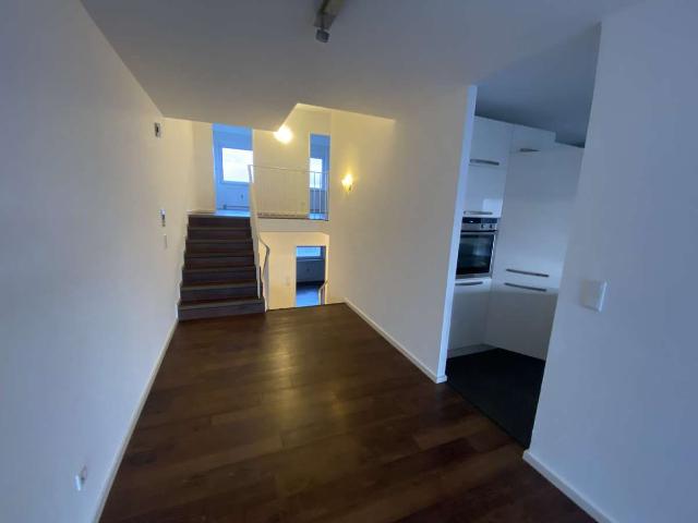 Geschmackvolle vier Raum, Maisonette Wohnung mit Einbauküche in Köln Lövenich