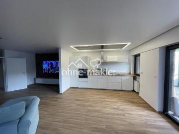 Geschmackvolle, vollst. renovierte 2 Raum Wohnung mit geh. Innenausstattung mit Balkon und EBK