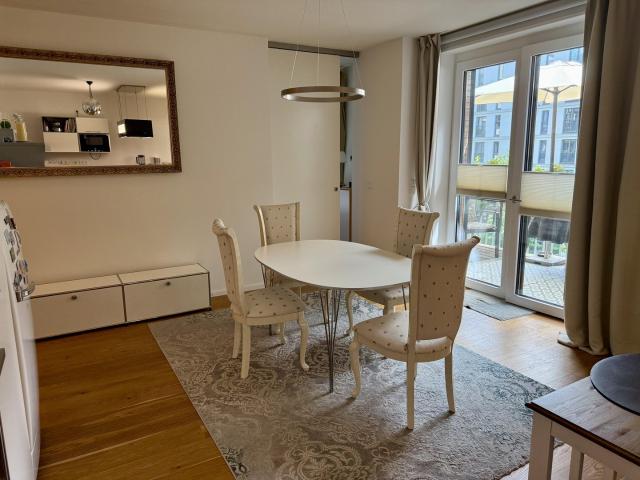 Geschmackvolle Wohnung mit vier Zimmern, Balkon und Privatterrasse in HafenCity, Hamburg
