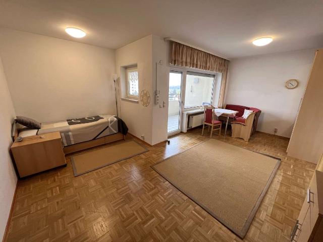 Geschmackvolle, gepflegte 1 Zimmer Wohnung mit Balkon in Rodgau