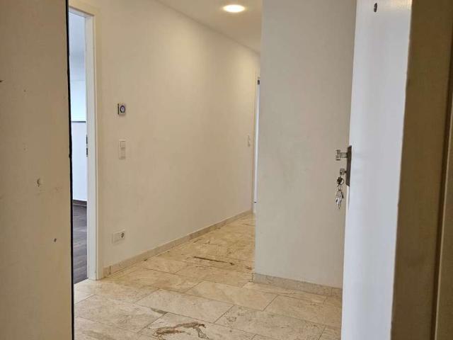 Geschmackvolle, modernisierte 4 Zimmer Wohnung mit geh. Innenausstattung mit EBK und Garage