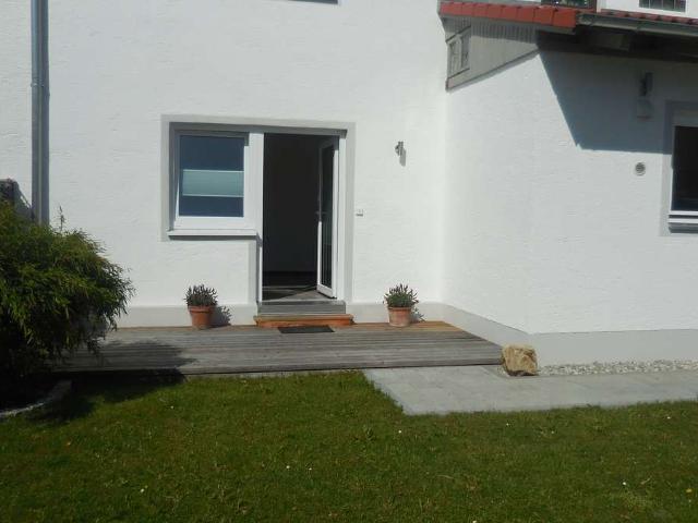 Geschmackvolle, neuwertige 1 Zimmer Erdgeschosswohnung mit Terrasse und EBK in Peißenberg