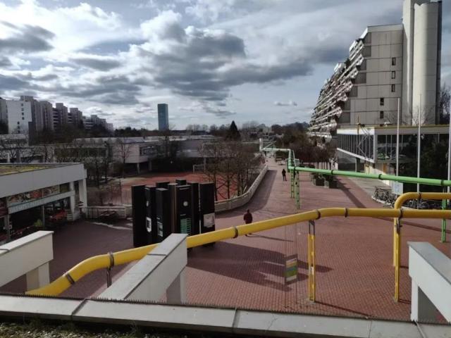 Geschmackvolle, renovierte & möblierte 2 Zi Wohnung, großer Balkon in Olympia/MUC von Privat