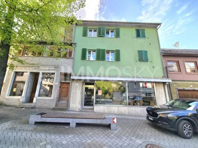 Geschäfts Wohnhaus direkt an der Marktstraße