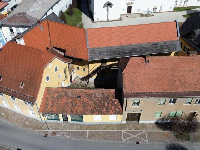 Geschäfts und Wohnhaus im Herzen der Lipizzanerheimat
