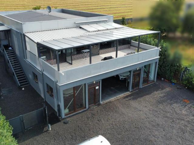 Geschäftshaus – Halle, Büro und Wohnung auf 1496 qm Grundstück