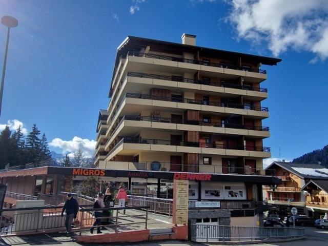 GESCHÄFTSLOCAL – WÄSCHEREI LADEN MIT EINEM BLINDEN EINFUHR IN DER ZENTRALSTRAssE VON VERBIER