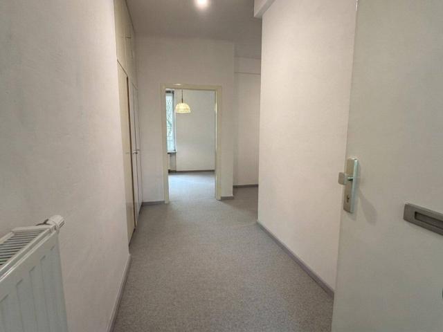 Geschütztes Refugium mit Blick ins Hof Grün: Großzügige 3,5 Zimmer Wohnung mit Balkon & Gestaltungsfreiraum