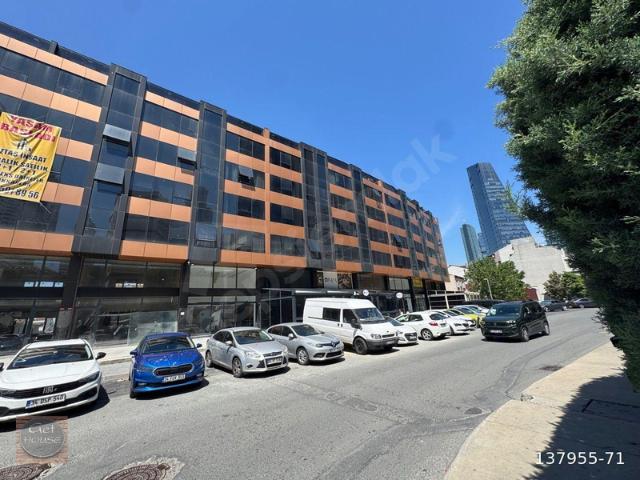 GET HOUSE' DAN KANYON AVM ARKASI LEVENT METRO ÇIKIŞINDA 1+1 DUBLEKS