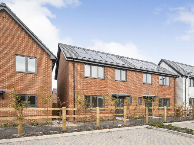 Gethin Grove, Crowthorne, Berkshire RG45, 3 bed property to rent, £2,200 pcm | PrimeLocation