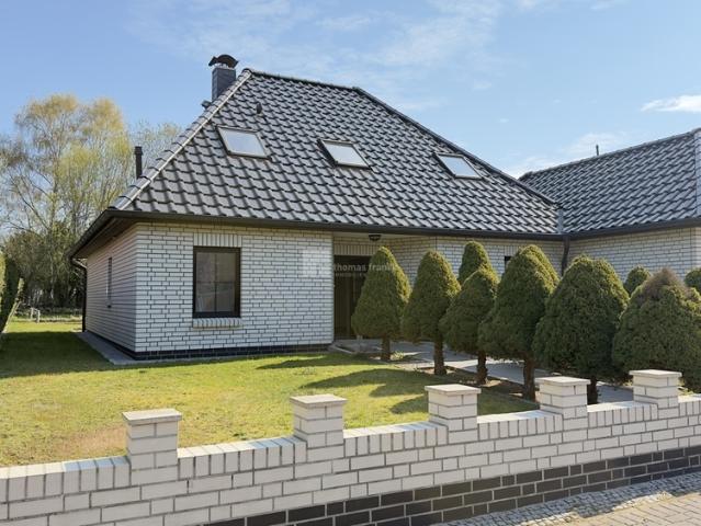 Gewachsenes Zuhause – Eigenes Haus, eigener Garten, eigener Teich mit Garage + Feuer im Wohnzimmer