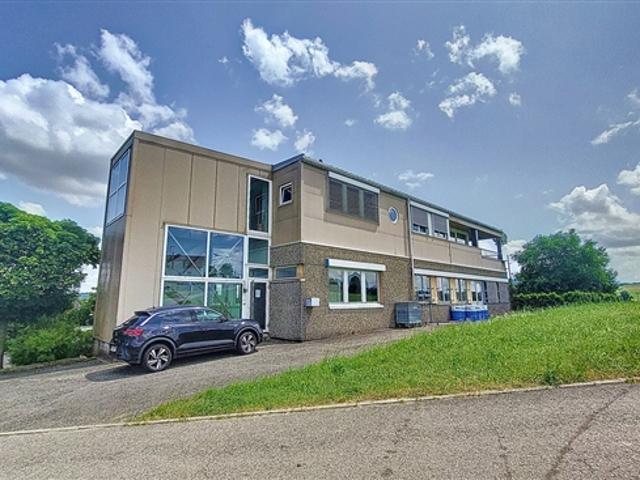 Gewerbe /Industriehallen in Cressier / FR