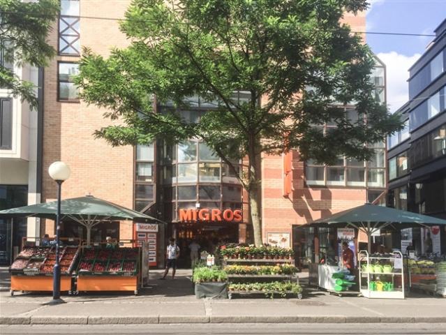 Gewerbeeinheit mit 130m² Fläche in Shopping Center Migros Claramarkt