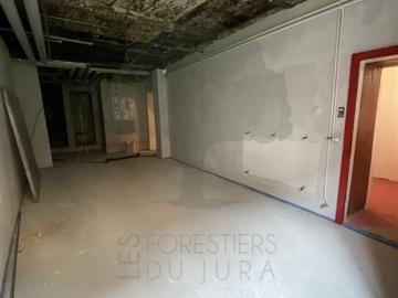 Geschäftslokal in der belebten Rue du Faubourg de France