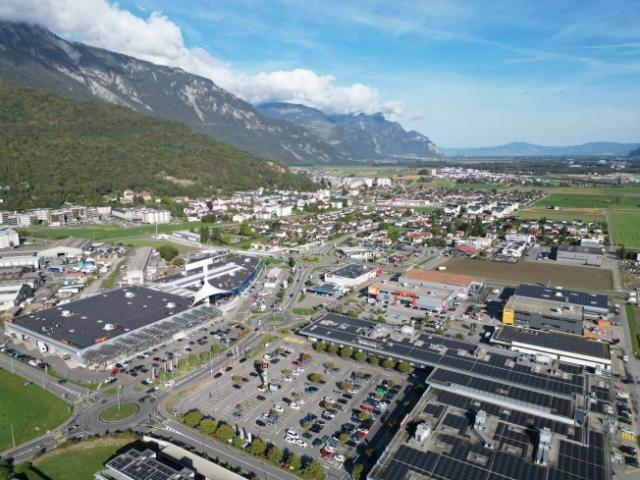 GEWERBEIMMOBILIEN 946 M² – AUSGEZEICHNETE SICHTWEITE