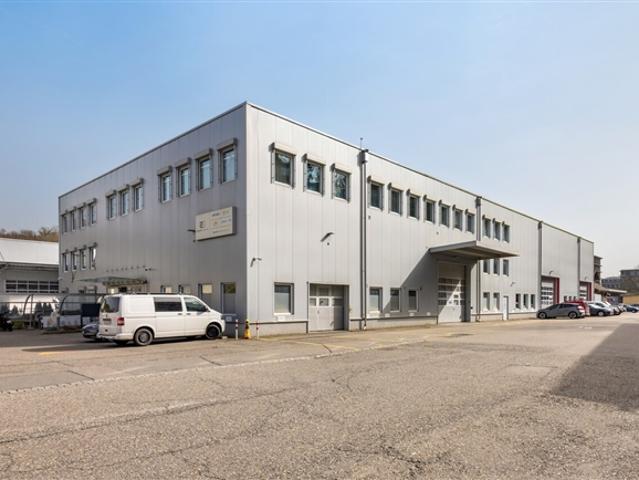 Gewerbezentrum mit Lager, Büro und Showroom an attraktiver Lage in Ittigen