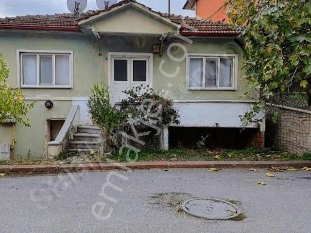 Geyve Alifuatpaşada Müstakil Ev