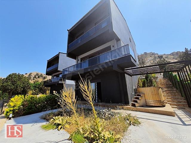 GEYİKBAYIRINDA 4+1 350 M2 ARSA 3 KATLI VİLLA