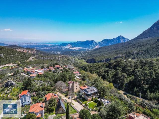 Geyikbayırında Doğayla İç İçe 3 Katlı Villa