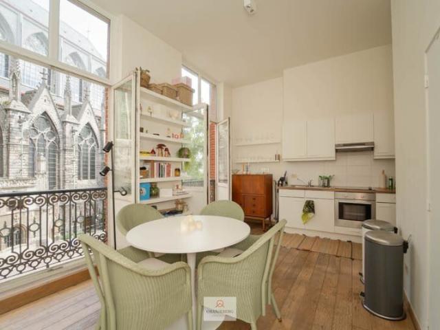 Gezellig 1 slpk appartement ruim terras op toplocatie in.